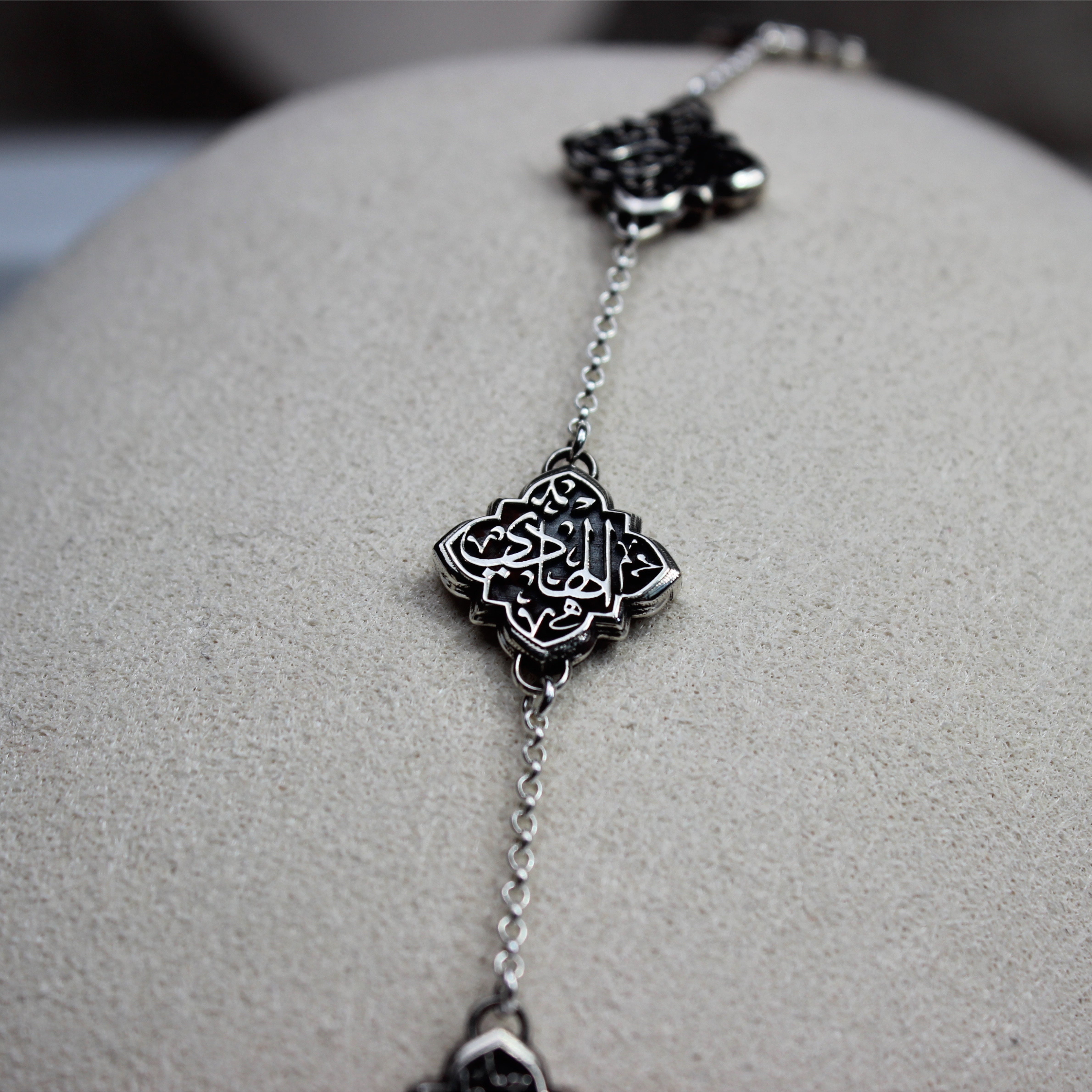 Iman Necklace - 18 Link